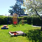Ostseebrise Usedom Im Gruenen Familienfreundlich Ruhig Parkplatz Terrasse Kamin Karlshagen