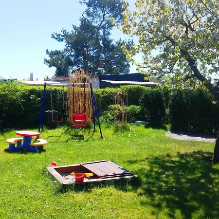 Ostseebrise Usedom Im Gruenen Familienfreundlich Ruhig Parkplatz Terrasse Kamin Karlshagen